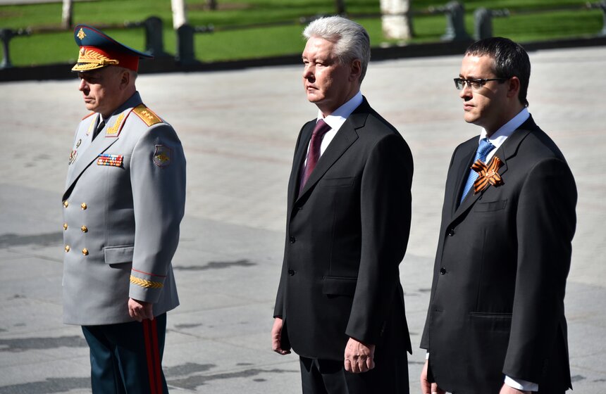 Мэр Москвы возложил цветы к Могиле Неизвестного Солдата 5 фото