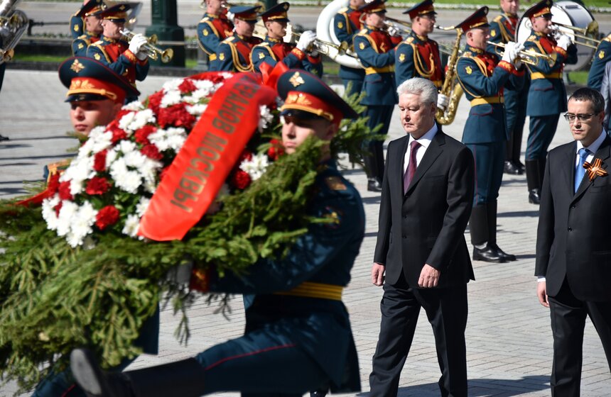 Мэр Москвы возложил цветы к Могиле Неизвестного Солдата 3 фото