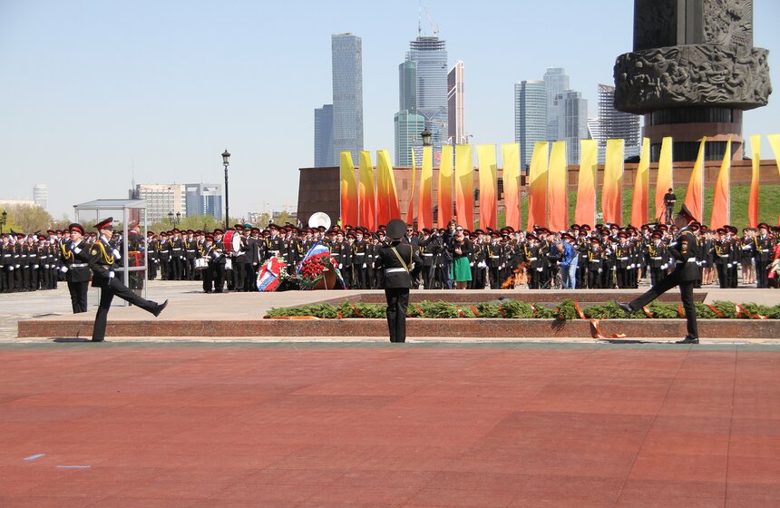 На Поклонной горе прошел парад кадетов Москвы и Минска 15 фото