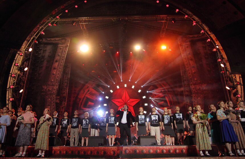 На площади Белорусского вокзала прошел праздничный концерт 28 фото