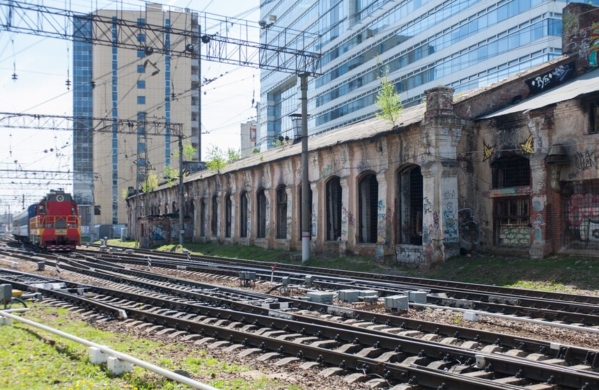 У Курского вокзала открылся стрит-арт фестиваль "Голос Улиц" 16 фото