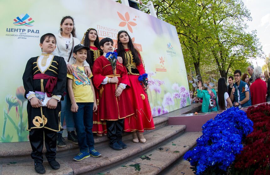 В павильоне "Азербайджан" на ВДНХ прошел Праздник цветов 17 фото