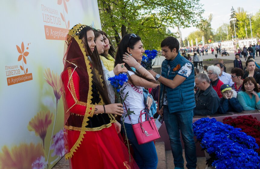 В павильоне "Азербайджан" на ВДНХ прошел Праздник цветов 11 фото