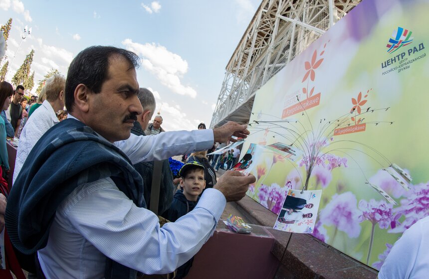 В павильоне "Азербайджан" на ВДНХ прошел Праздник цветов 12 фото