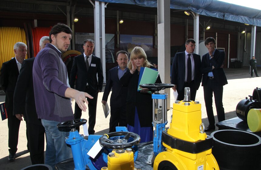 Сергей Собянин посетил завод по производству пластиковых труб 9 фото