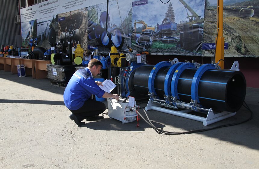 Сергей Собянин посетил завод по производству пластиковых труб 8 фото