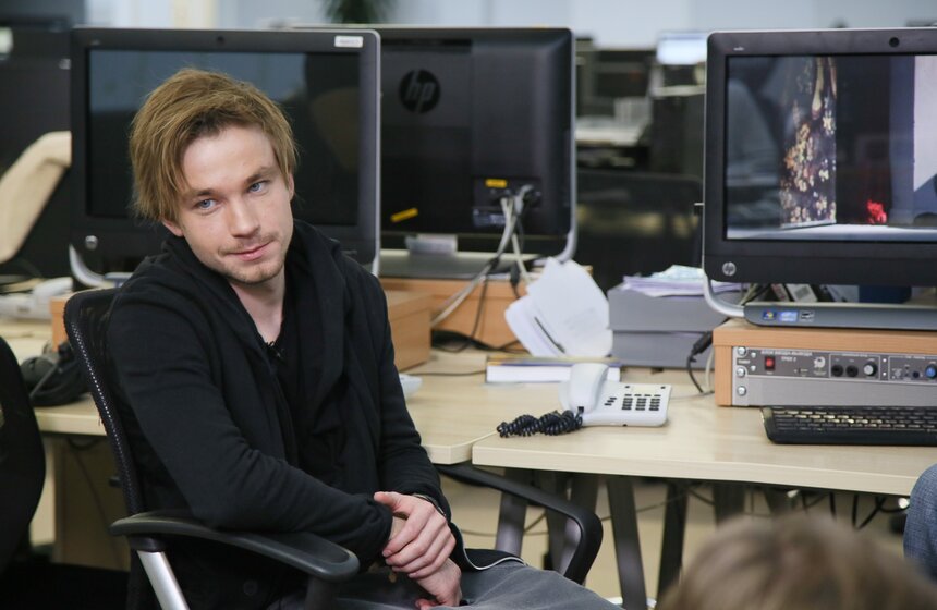 Александр Петров сыграл Гамлета в программе "Театр. Избранное" 15 фото