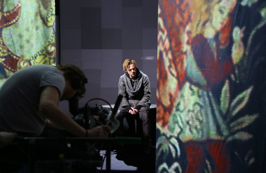 Александр Петров сыграл Гамлета в программе "Театр. Избранное" 10 фото