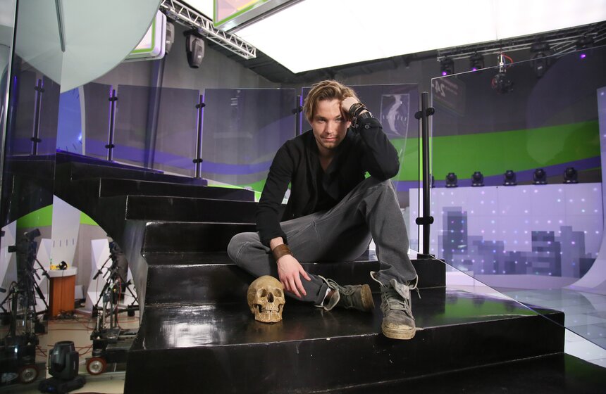 Александр Петров сыграл Гамлета в программе "Театр. Избранное" 18 фото