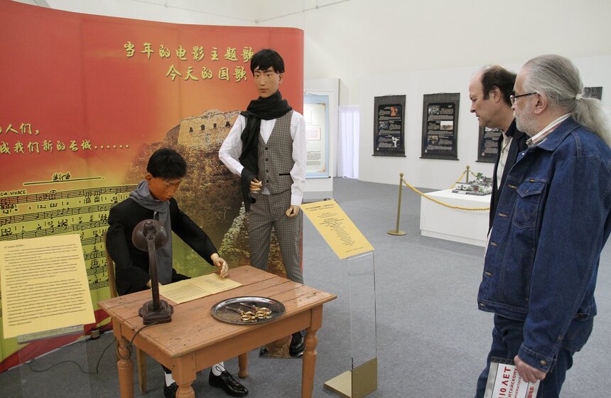 На ВДНХ открылась экспозиция "110 лет китайскому кинематографу" 6 фото