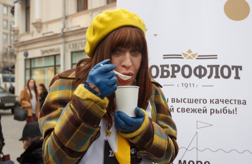 На Кузнецком мосту сварили 200 литров ухи 14 фото