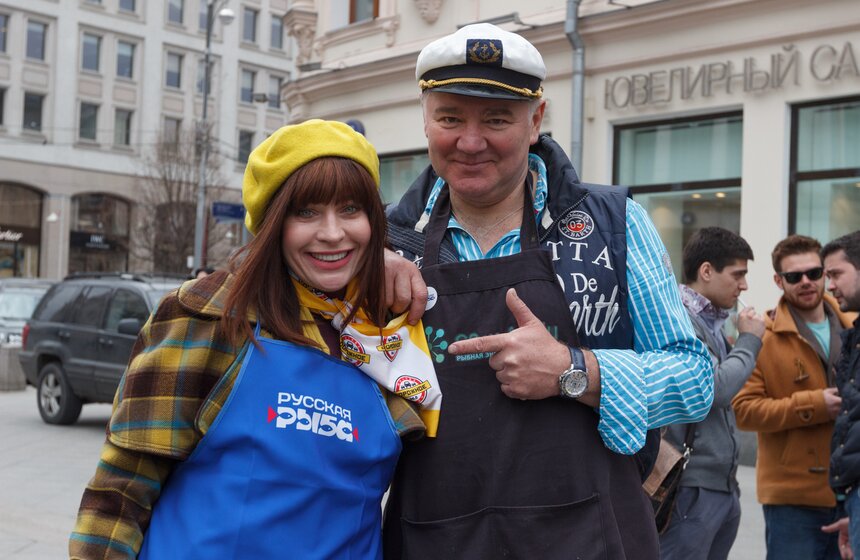 На Кузнецком мосту сварили 200 литров ухи 2 фото