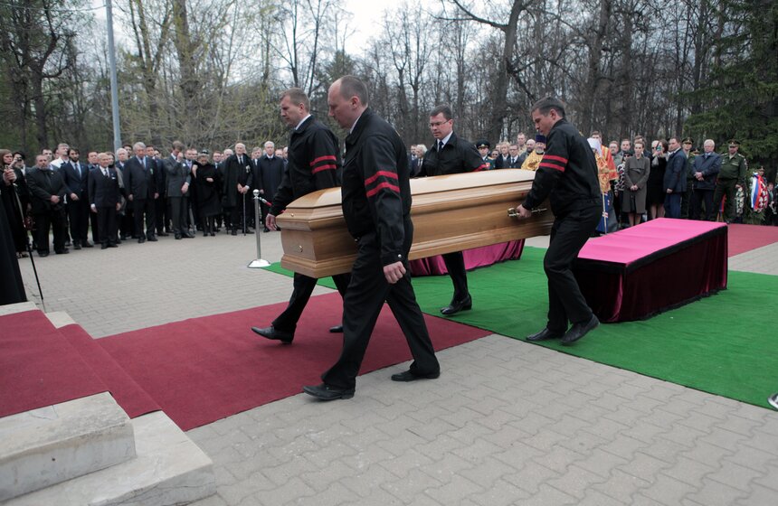 Мэр принял участие в церемонии перезахоронения князя Романова 21 фото