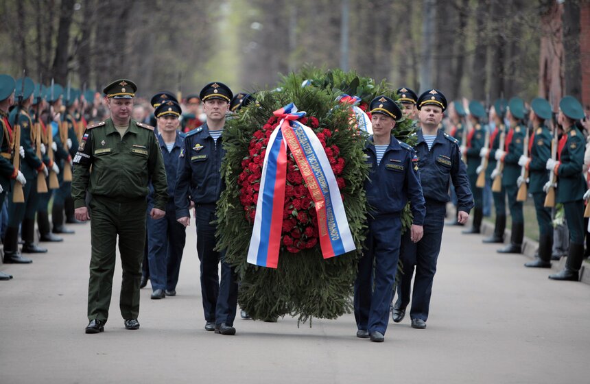 Мэр принял участие в церемонии перезахоронения князя Романова 2 фото