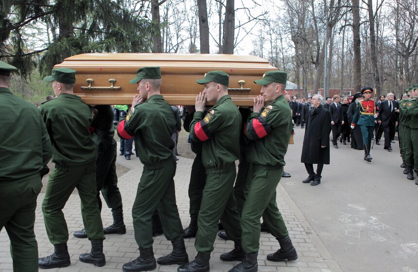 Мэр принял участие в церемонии перезахоронения князя Романова 3 фото