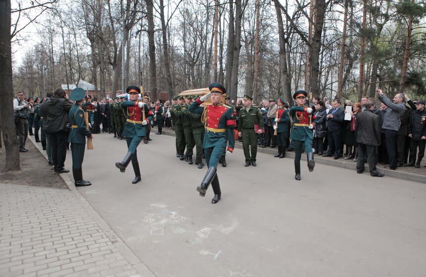 Мэр принял участие в церемонии перезахоронения князя Романова 4 фото