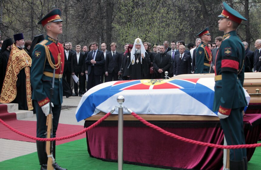Мэр принял участие в церемонии перезахоронения князя Романова 13 фото