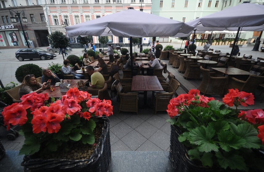 В Москве открылись первые летние кафе и веранды 11 фото
