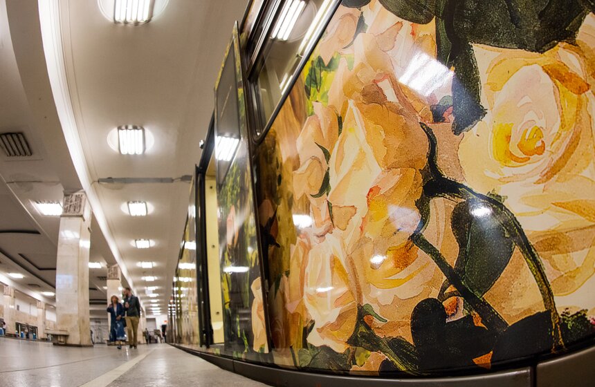 В поезде-картинной галерее "Акварель" обновилась экспозиция 14 фото