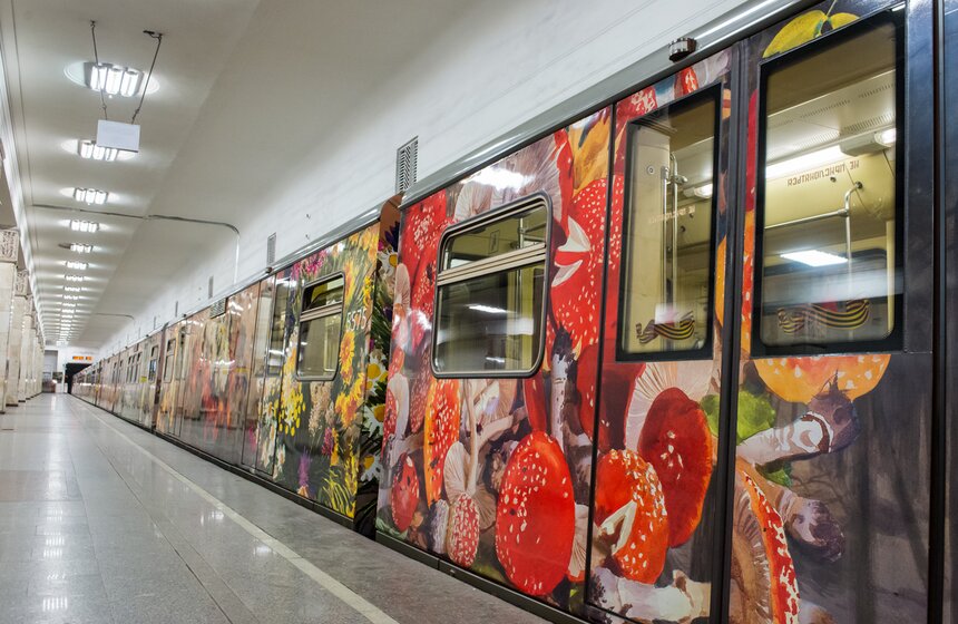 В поезде-картинной галерее "Акварель" обновилась экспозиция 2 фото