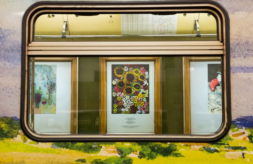 В поезде-картинной галерее "Акварель" обновилась экспозиция 4 фото