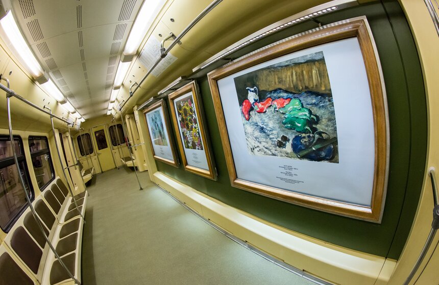 В поезде-картинной галерее "Акварель" обновилась экспозиция 9 фото