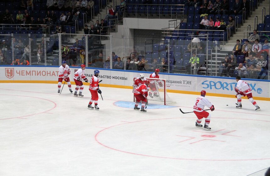 Сергей Собянин открыл гала-матч хоккейного "Кубка легенд" 14 фото