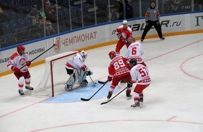 Сергей Собянин открыл гала-матч хоккейного "Кубка легенд" 15 фото
