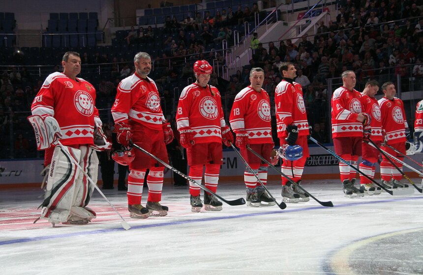 Сергей Собянин открыл гала-матч хоккейного "Кубка легенд" 10 фото