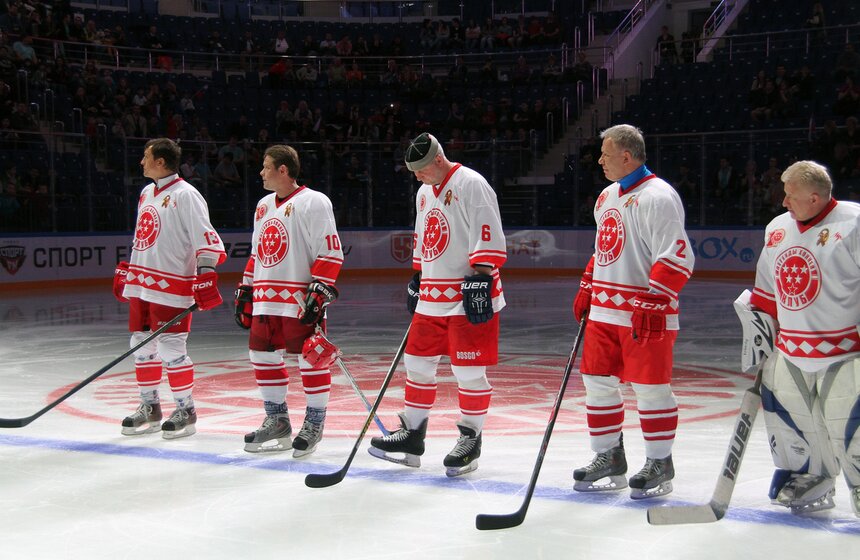 Сергей Собянин открыл гала-матч хоккейного "Кубка легенд" 5 фото