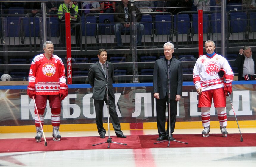 Сергей Собянин открыл гала-матч хоккейного "Кубка легенд" 8 фото