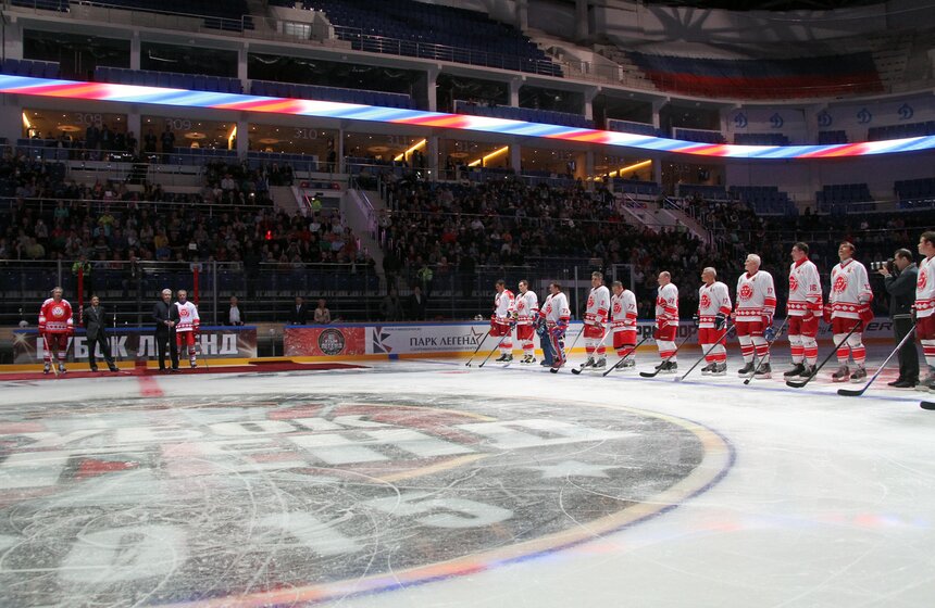 Сергей Собянин открыл гала-матч хоккейного "Кубка легенд" 9 фото