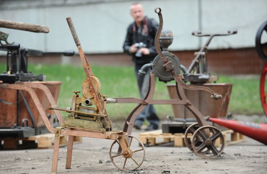 МЧС России продемонстрировали ретро-пожарные машины 17 фото