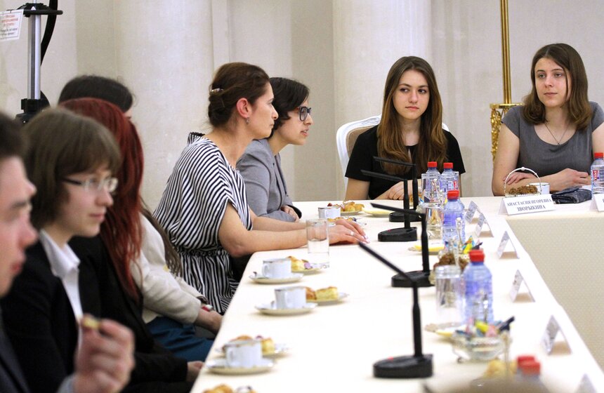 Мэр наградил призеров Всероссийской олимпиады школьников 5 фото