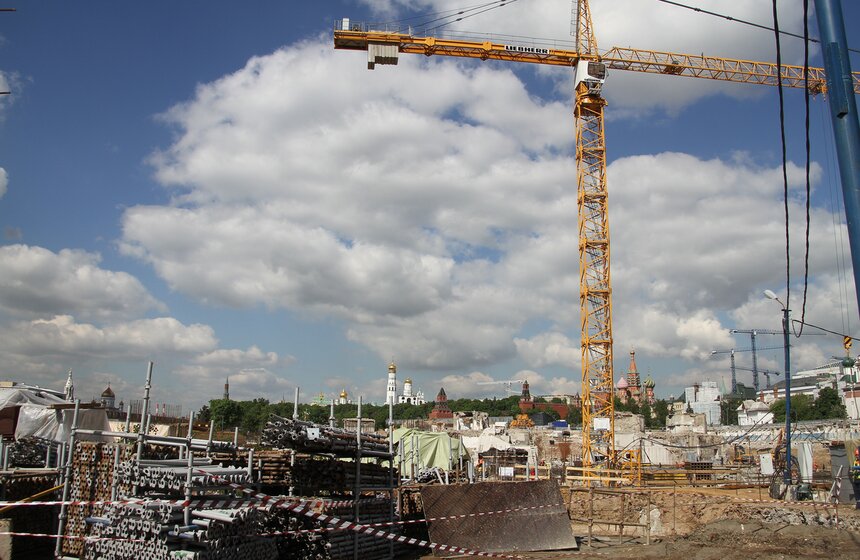 Сергей Собянин проинспектировал строительство парка "Зарядье" 1 фото