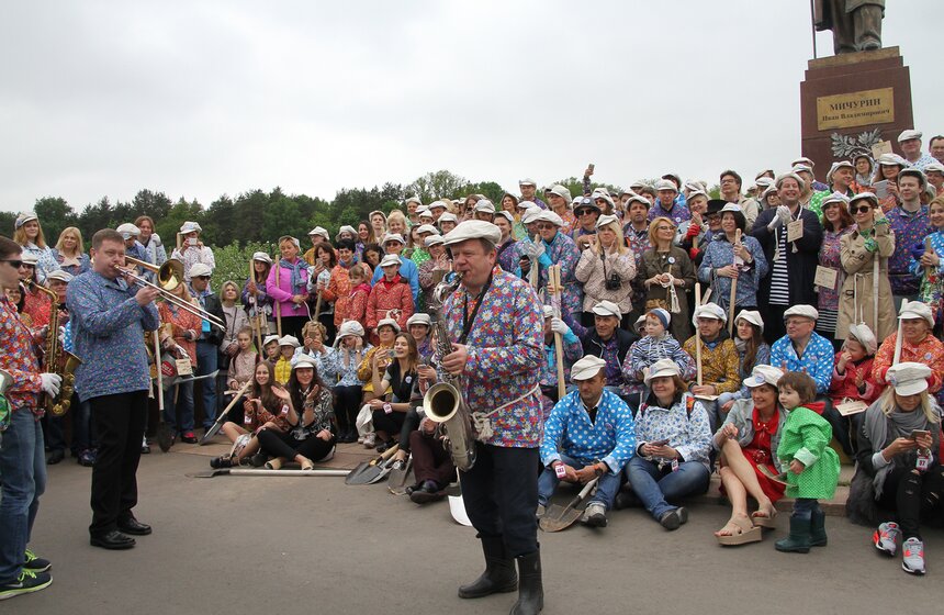 На ВДНХ высадили вишневый сад 15 фото