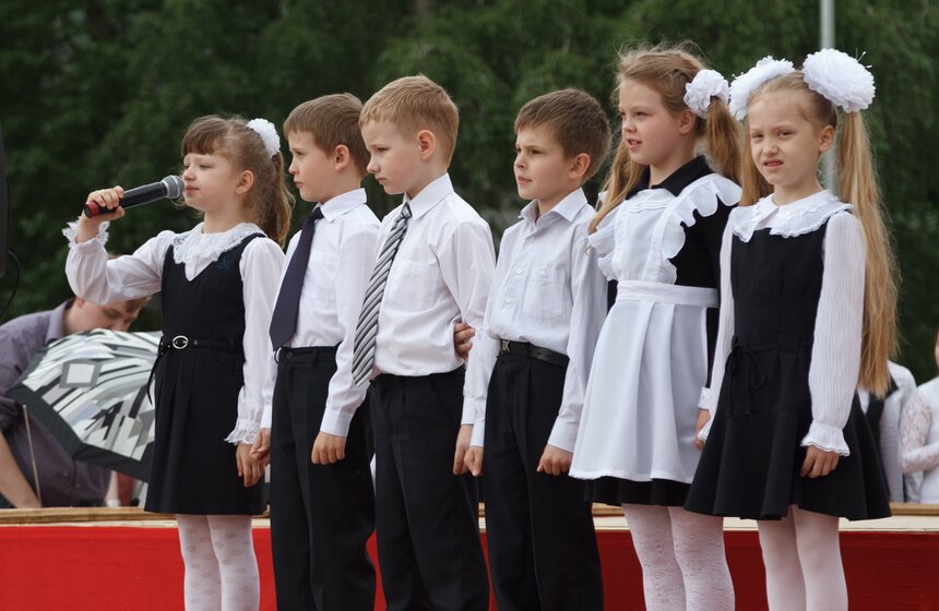 Прощай, школа: В Москве прошли последние звонки 10 фото