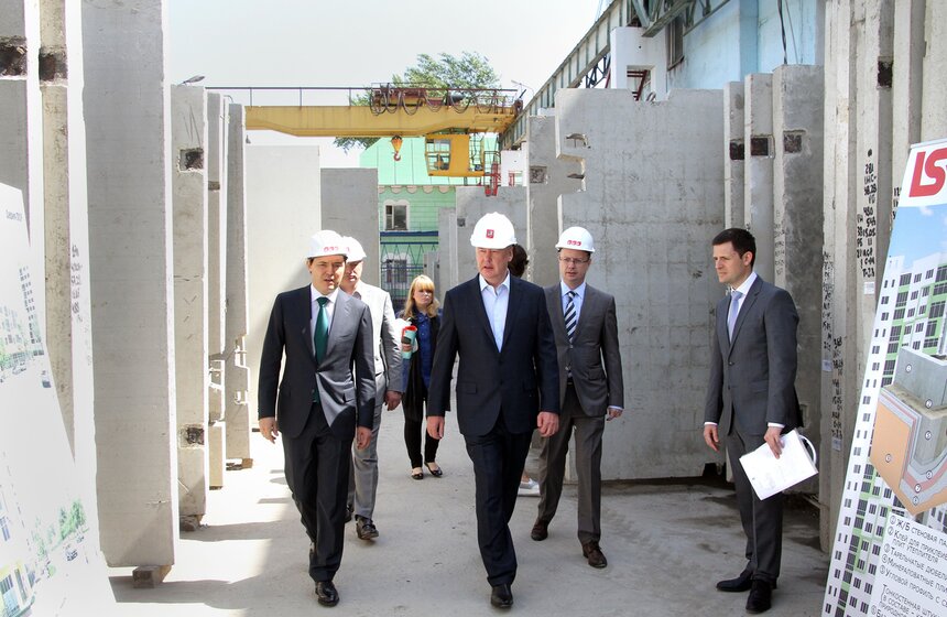 Мэр посетил реконструированный ДСК на Новохохловской улице 18 фото