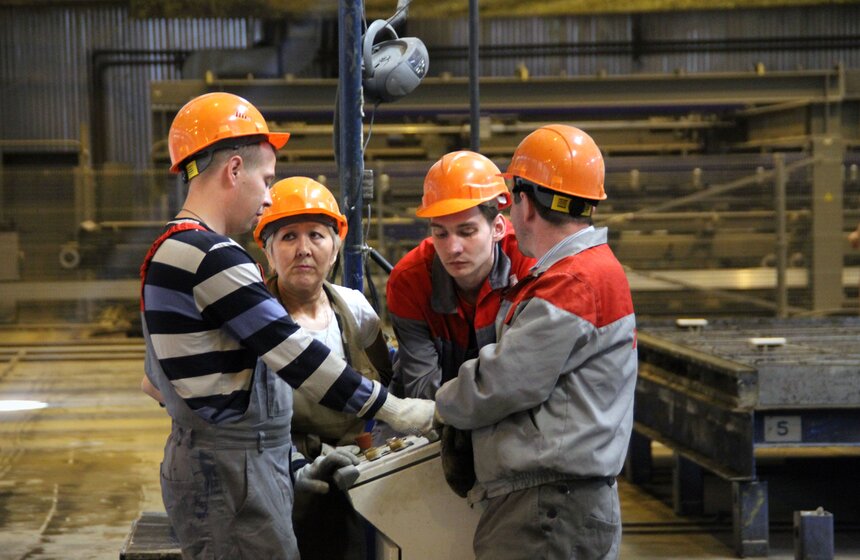 Мэр посетил реконструированный ДСК на Новохохловской улице 17 фото