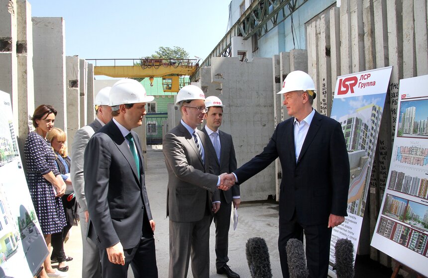 Мэр посетил реконструированный ДСК на Новохохловской улице 23 фото