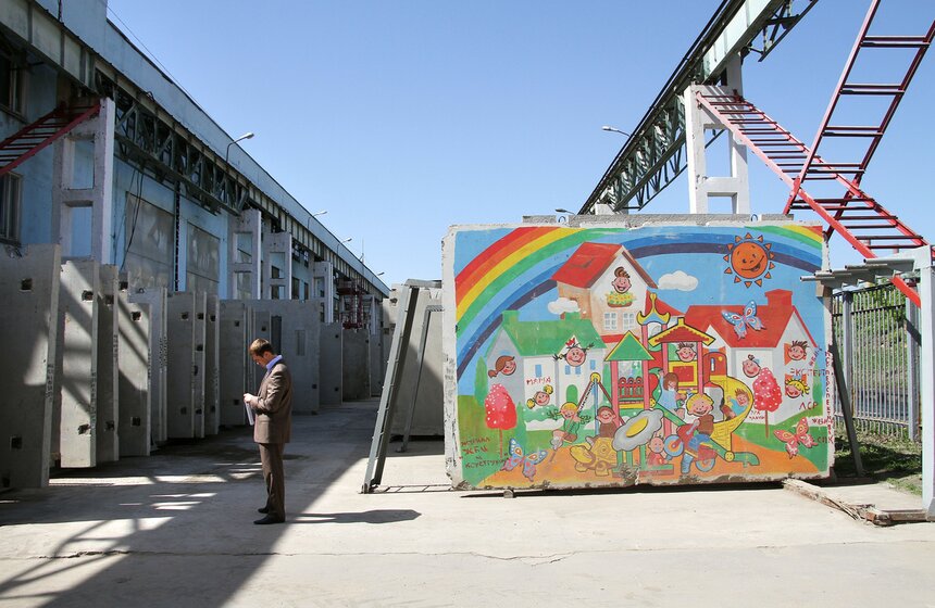 Мэр посетил реконструированный ДСК на Новохохловской улице 11 фото