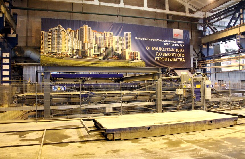 Мэр посетил реконструированный ДСК на Новохохловской улице 10 фото