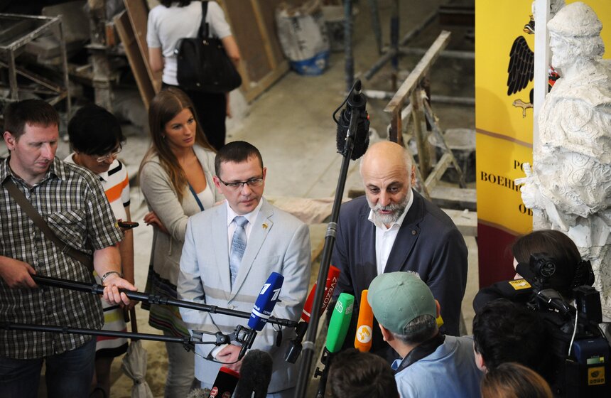 Салават Щербаков заканчивает работу над статуей князя Владимира 20 фото