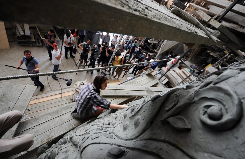 Салават Щербаков заканчивает работу над статуей князя Владимира 9 фото