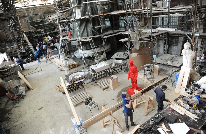 Салават Щербаков заканчивает работу над статуей князя Владимира 14 фото