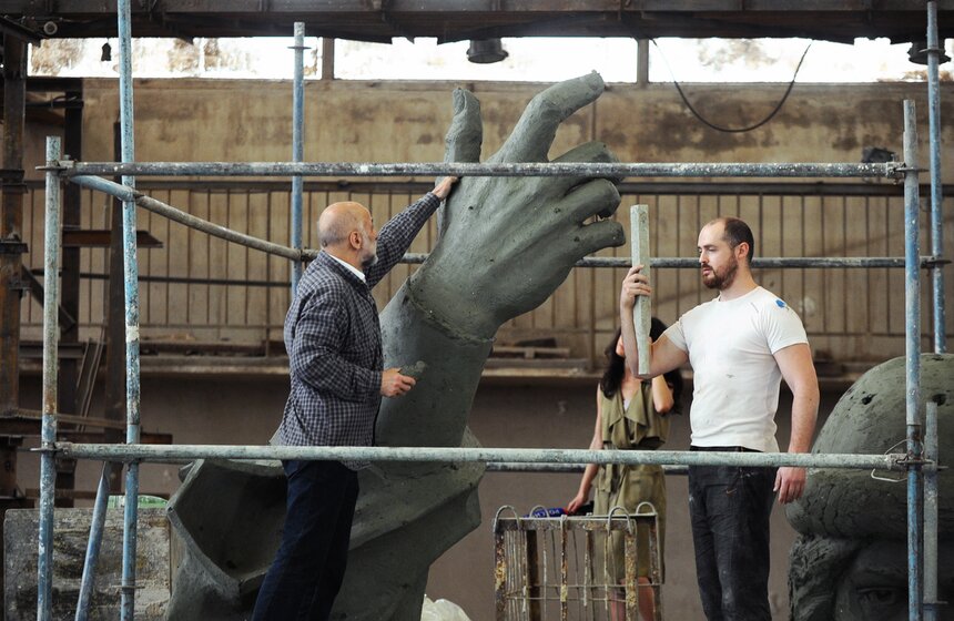 Салават Щербаков заканчивает работу над статуей князя Владимира 18 фото