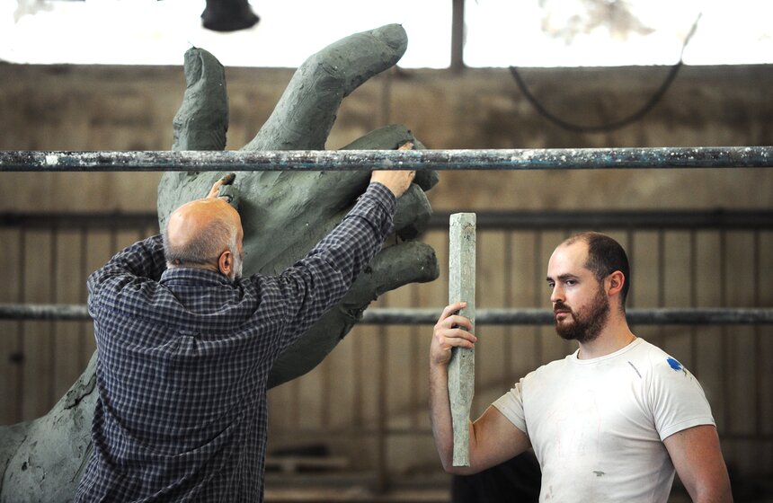 Салават Щербаков заканчивает работу над статуей князя Владимира 19 фото