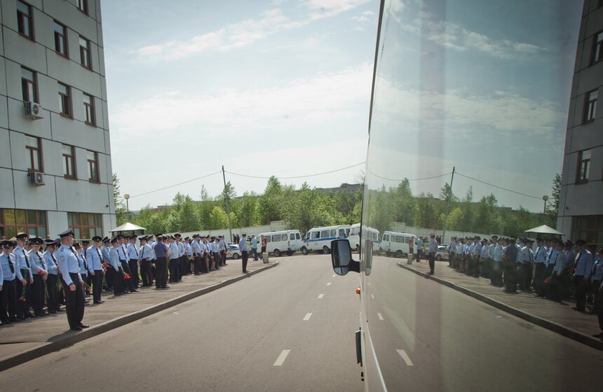 В столице простились с погибшим полицейским Андреем Банновым 6 фото