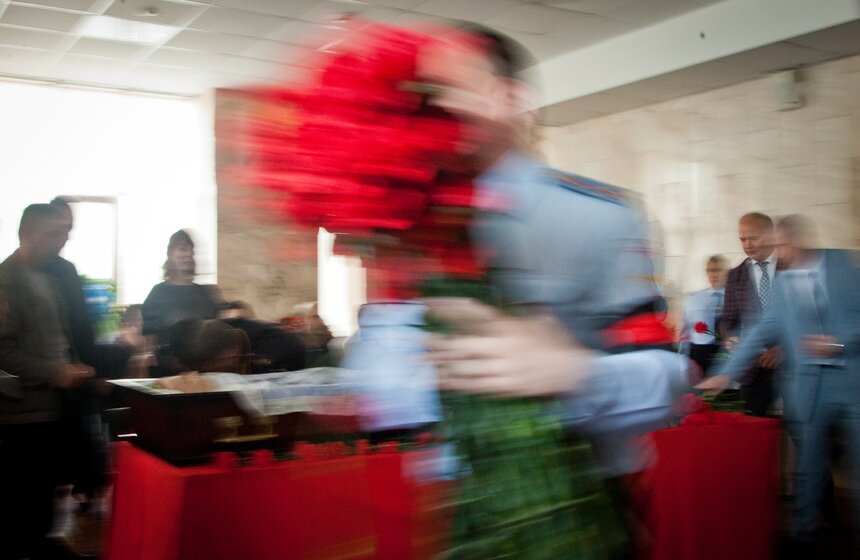 В столице простились с погибшим полицейским Андреем Банновым 21 фото