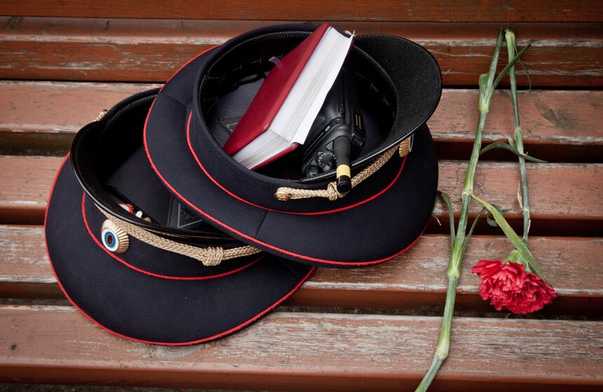 В столице простились с погибшим полицейским Андреем Банновым 25 фото